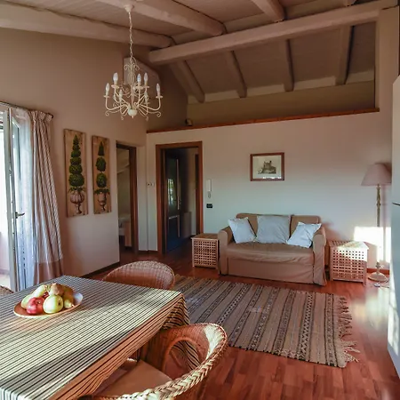 La Rosa Gialla Bio & Kır Evi *