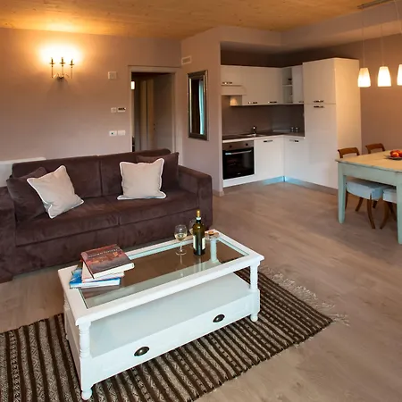 La Rosa Gialla Bio & Kır Evi