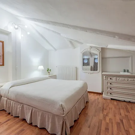 La Rosa Gialla Country house Barolo