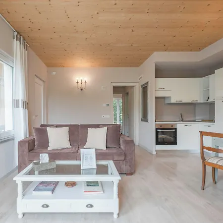 La Rosa Gialla Bio & Kır Evi *